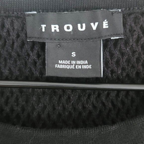 Trouve Embroidered Overlay Mesh Sleeveless Top - Picture 3 of 6